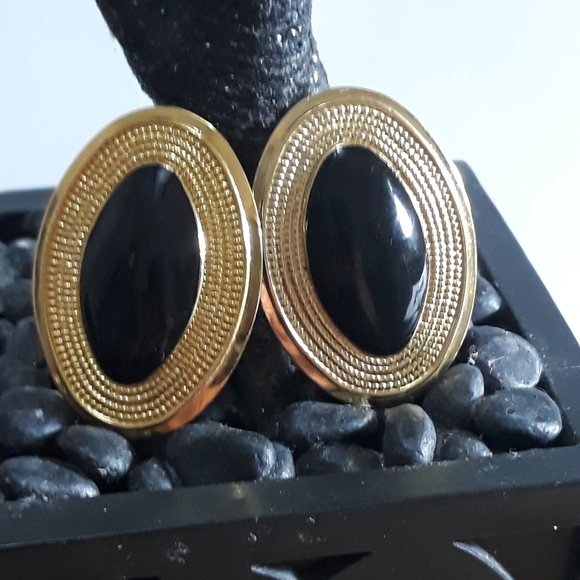 Jewelry - ❤ 3X12 EARRINGS VINTAGE